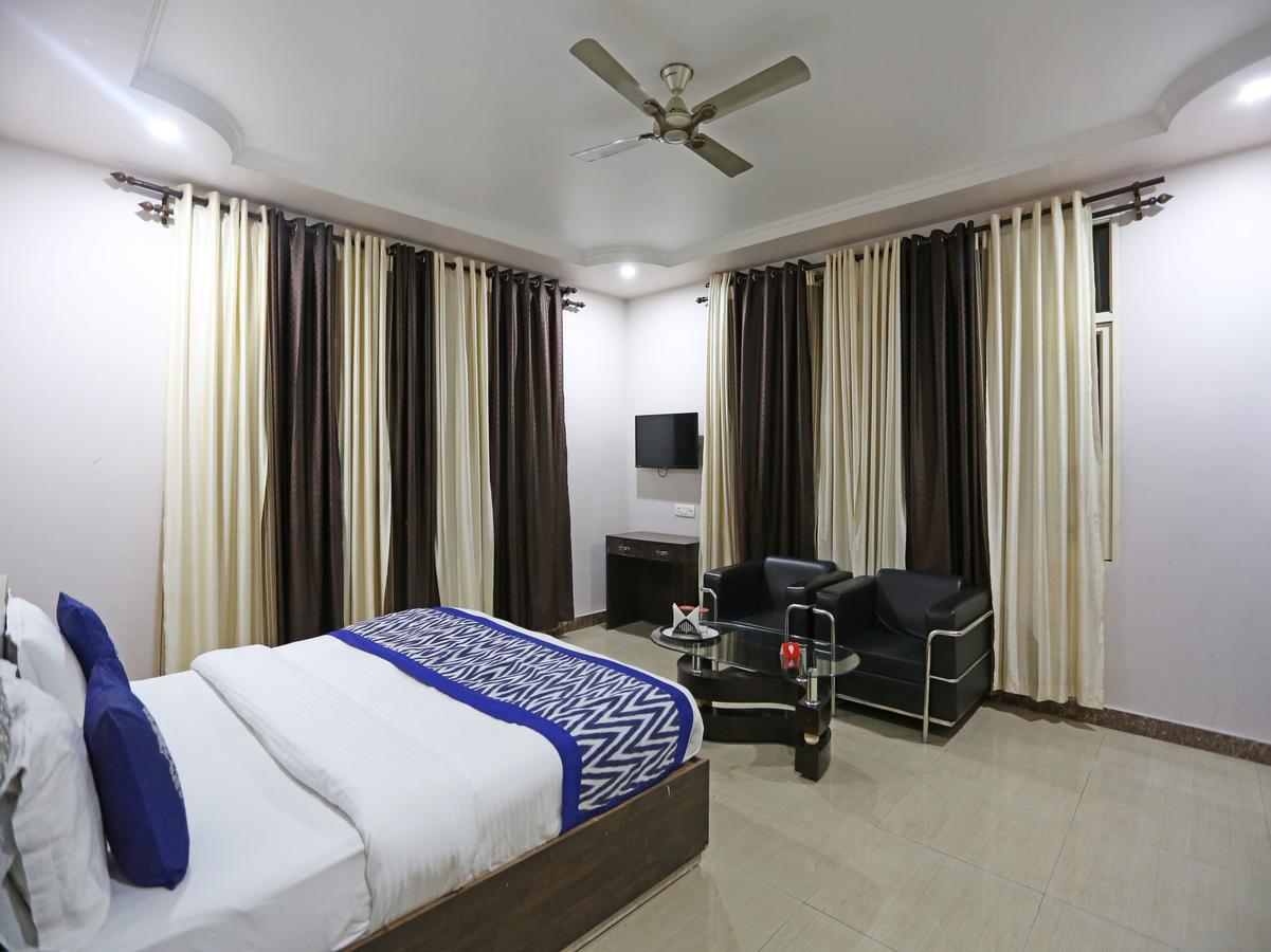 Oyo 4635 Sheetal Hotel Haldwāni Eksteriør billede