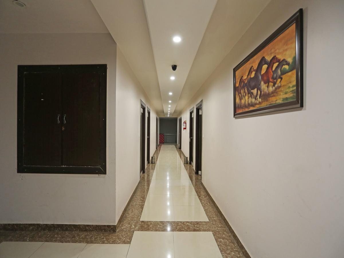 Oyo 4635 Sheetal Hotel Haldwāni Eksteriør billede