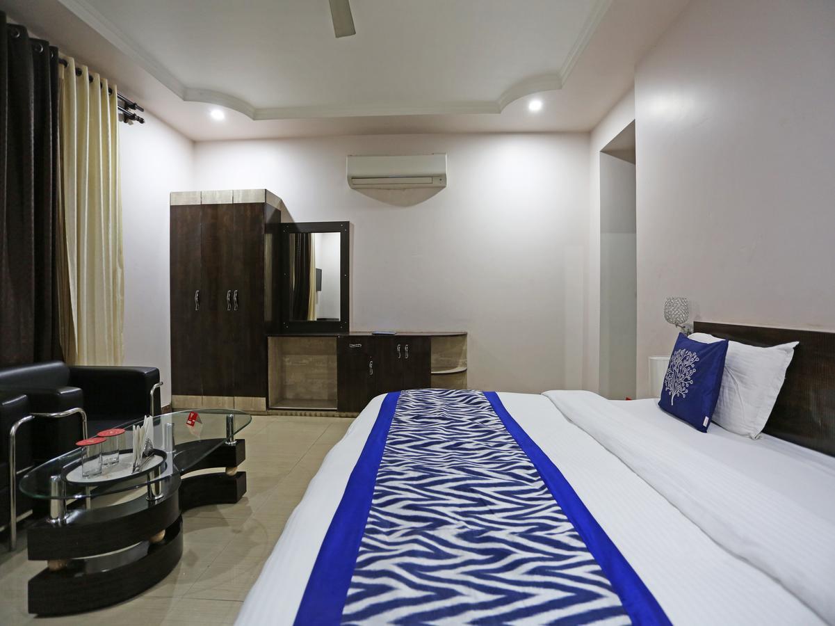 Oyo 4635 Sheetal Hotel Haldwāni Eksteriør billede
